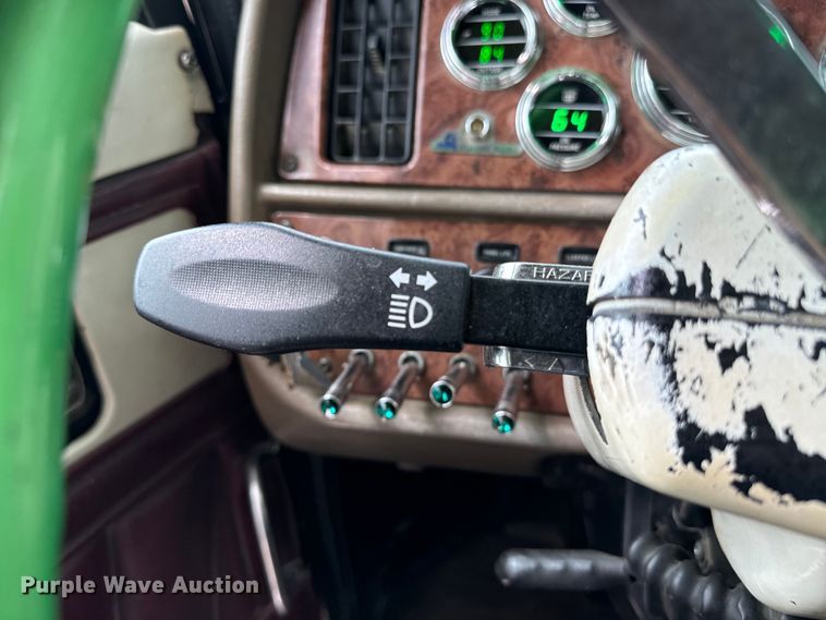 image for item EE7484 2005 Peterbilt 379 semi truck