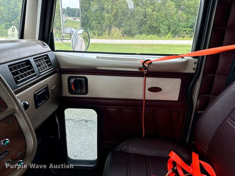 image for item EE7484 2005 Peterbilt 379 semi truck