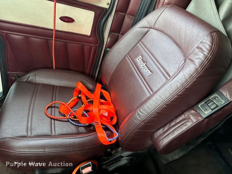 image for item EE7484 2005 Peterbilt 379 semi truck