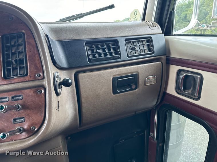 image for item EE7484 2005 Peterbilt 379 semi truck