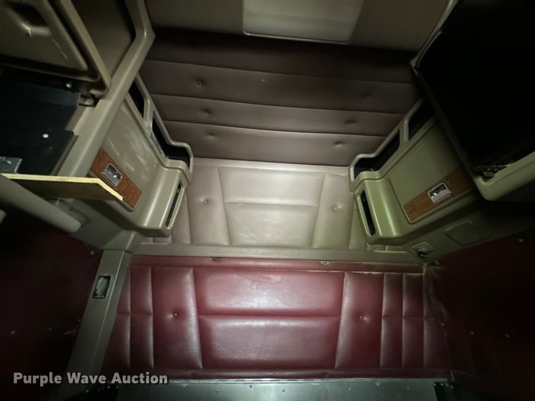 image for item EE7484 2005 Peterbilt 379 semi truck