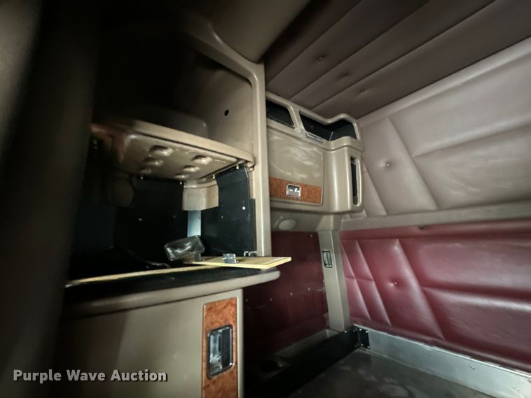 image for item EE7484 2005 Peterbilt 379 semi truck