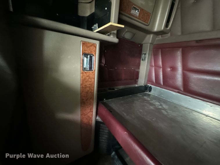 image for item EE7484 2005 Peterbilt 379 semi truck