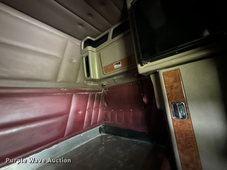 image for item EE7484 2005 Peterbilt 379 semi truck