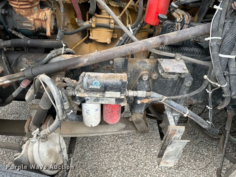 image for item EE7484 2005 Peterbilt 379 semi truck