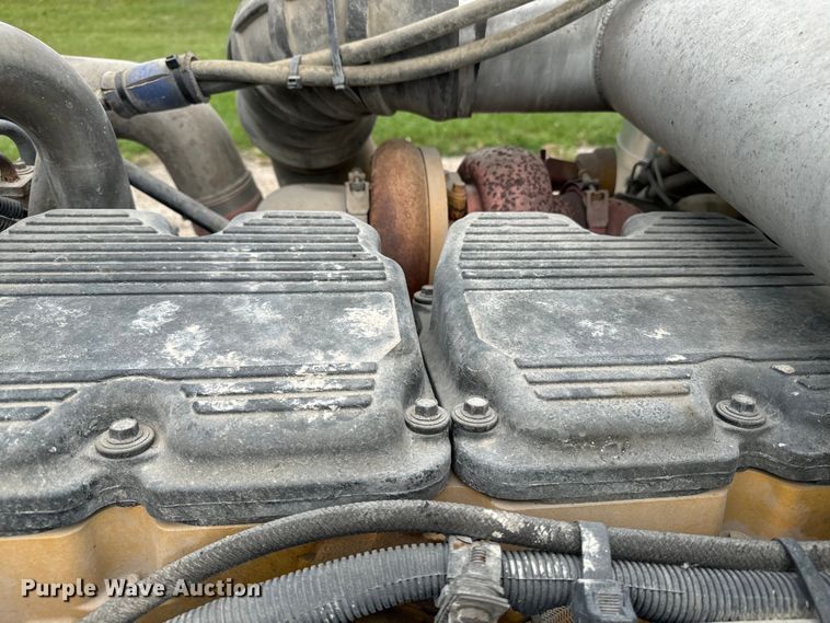 image for item EE7484 2005 Peterbilt 379 semi truck