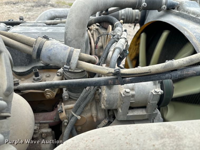 image for item EE7484 2005 Peterbilt 379 semi truck