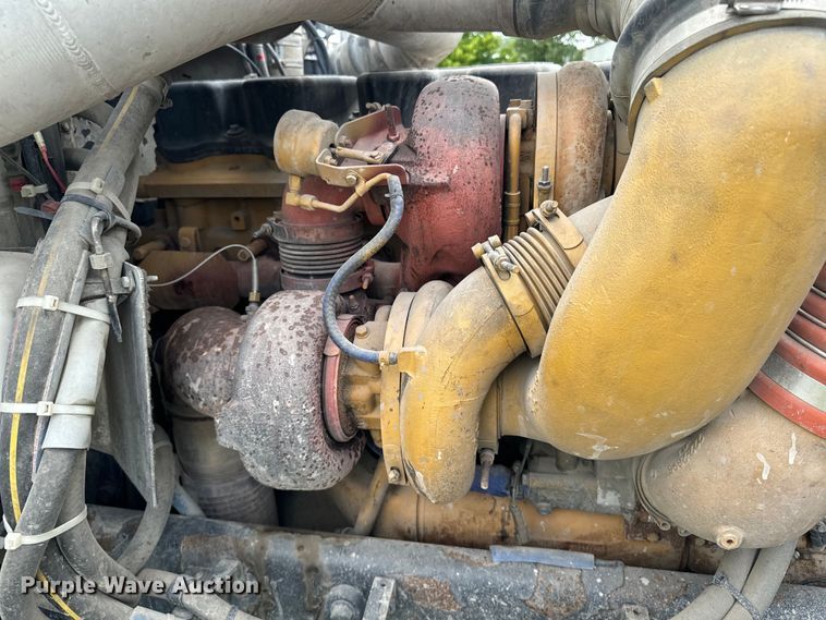 image for item EE7484 2005 Peterbilt 379 semi truck