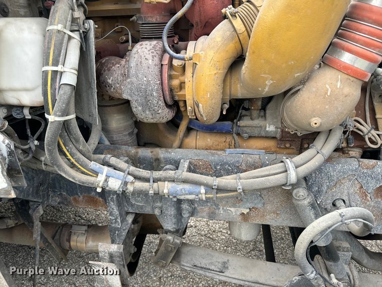 image for item EE7484 2005 Peterbilt 379 semi truck