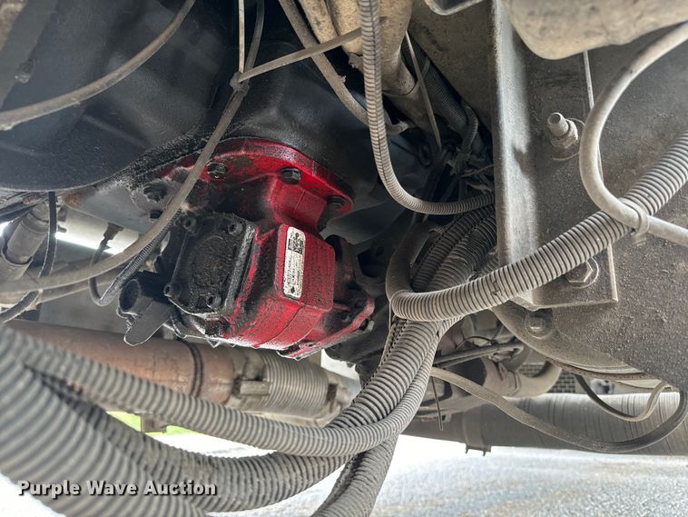 image for item EE7484 2005 Peterbilt 379 semi truck