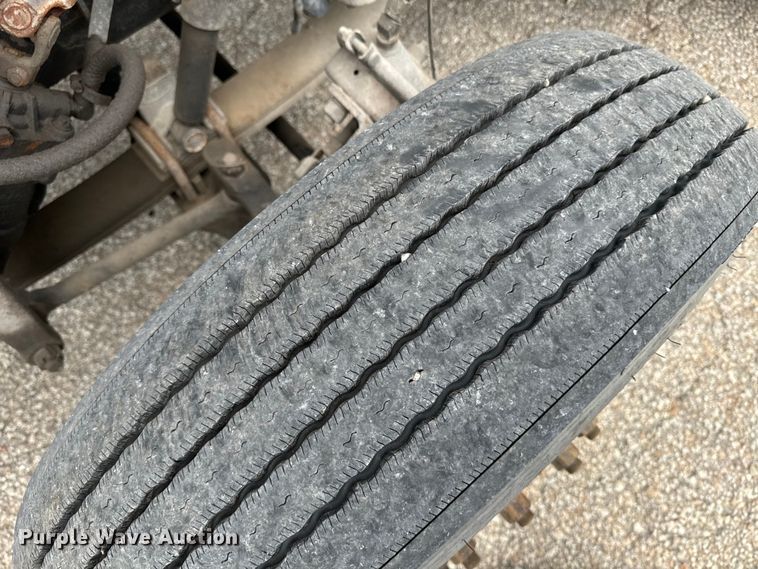 image for item EE7484 2005 Peterbilt 379 semi truck