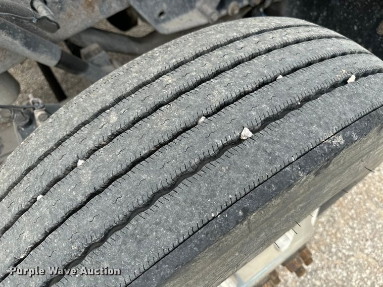 image for item EE7484 2005 Peterbilt 379 semi truck