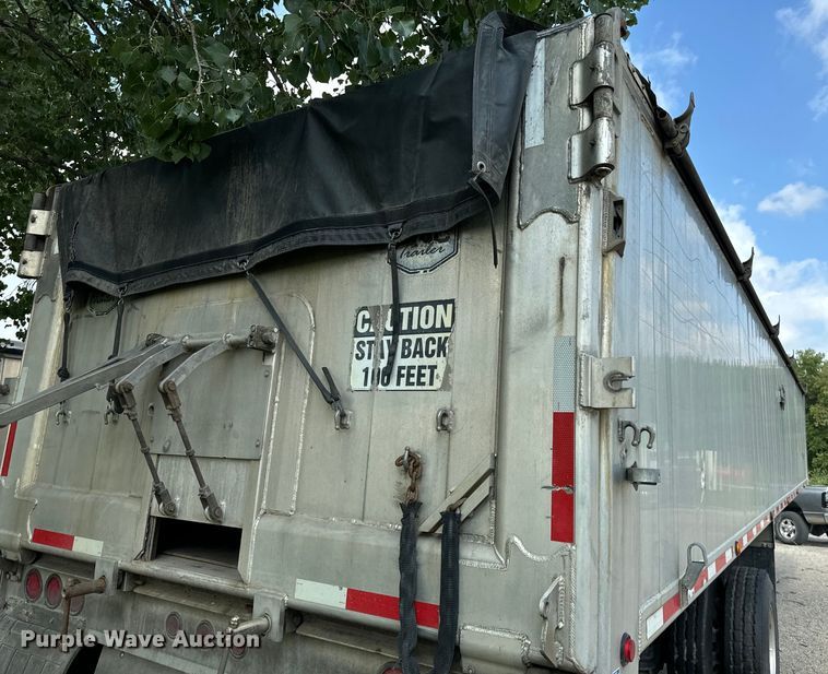 image for item EE7486 2011 Mac end dump trailer