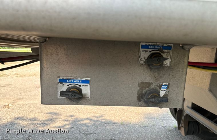 image for item EE7486 2011 Mac end dump trailer