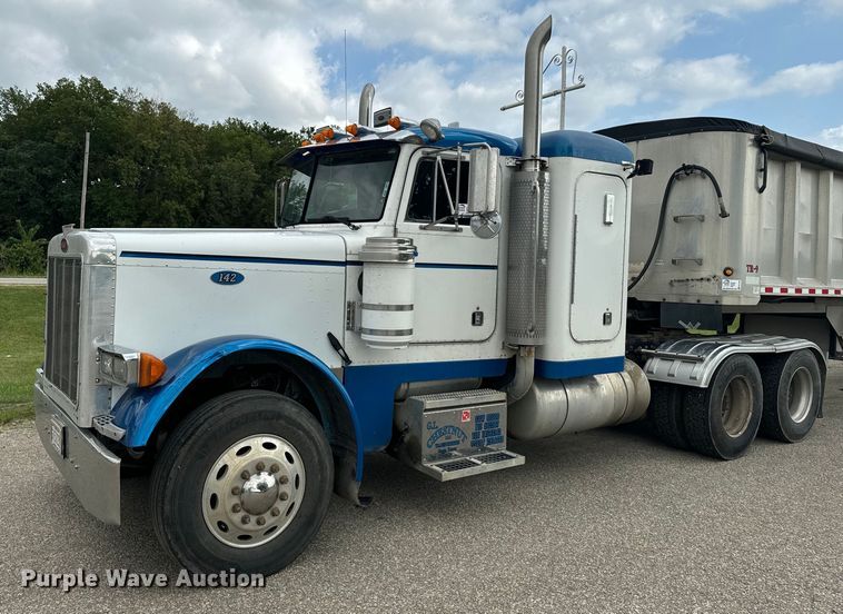 image for item EE7487 2001 Peterbilt 379 semi truck