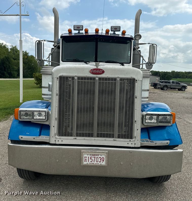 image for item EE7487 2001 Peterbilt 379 semi truck