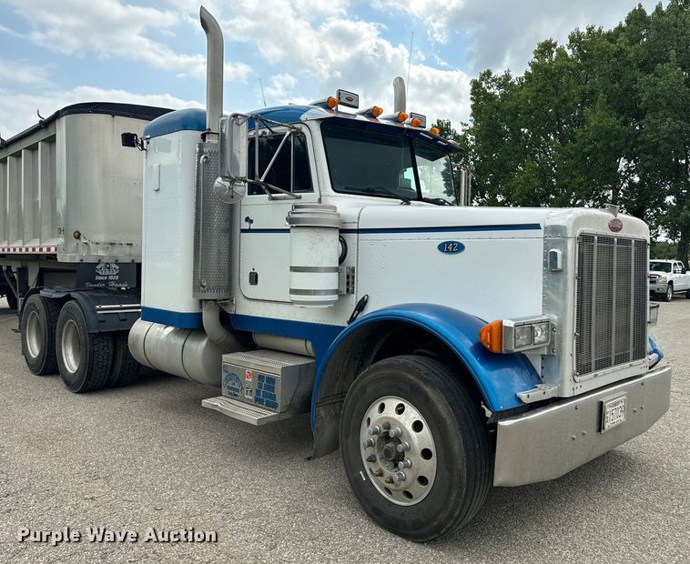 image for item EE7487 2001 Peterbilt 379 semi truck