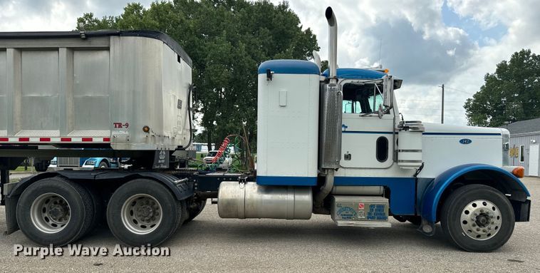 image for item EE7487 2001 Peterbilt 379 semi truck