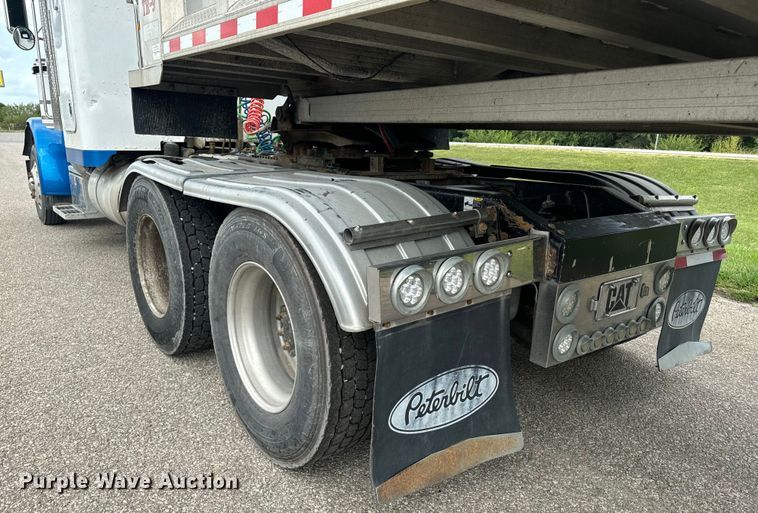 image for item EE7487 2001 Peterbilt 379 semi truck