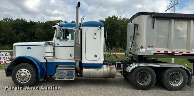 image for item EE7487 2001 Peterbilt 379 semi truck