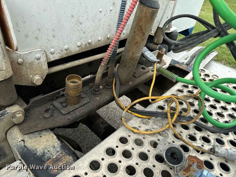 image for item EE7487 2001 Peterbilt 379 semi truck