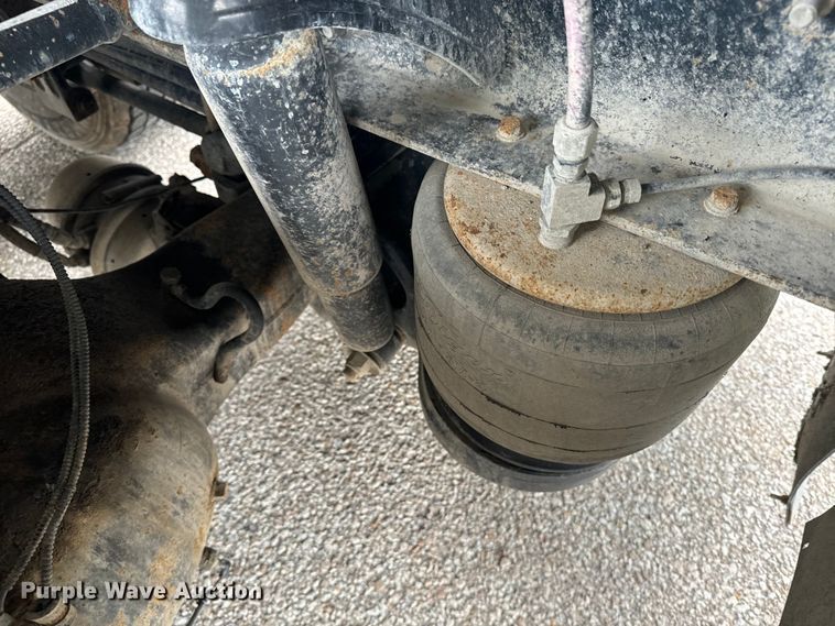 image for item EE7487 2001 Peterbilt 379 semi truck