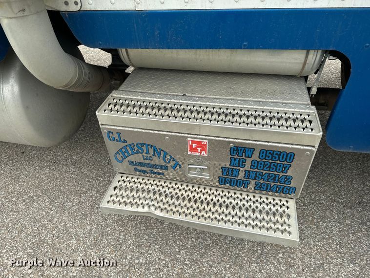 image for item EE7487 2001 Peterbilt 379 semi truck