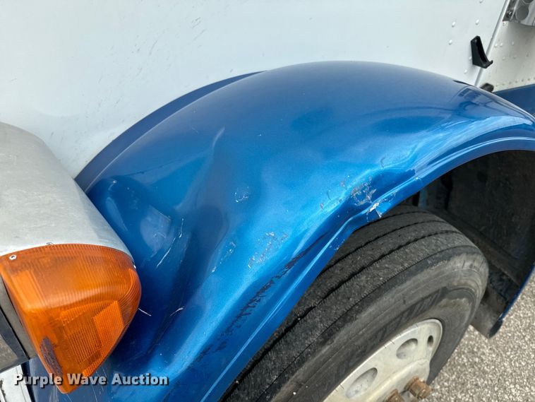 image for item EE7487 2001 Peterbilt 379 semi truck