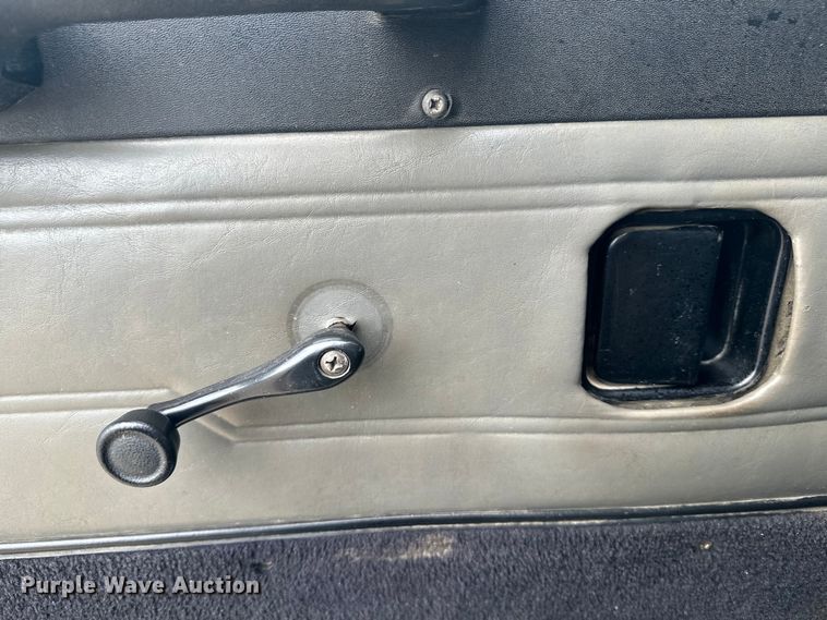 image for item EE7487 2001 Peterbilt 379 semi truck