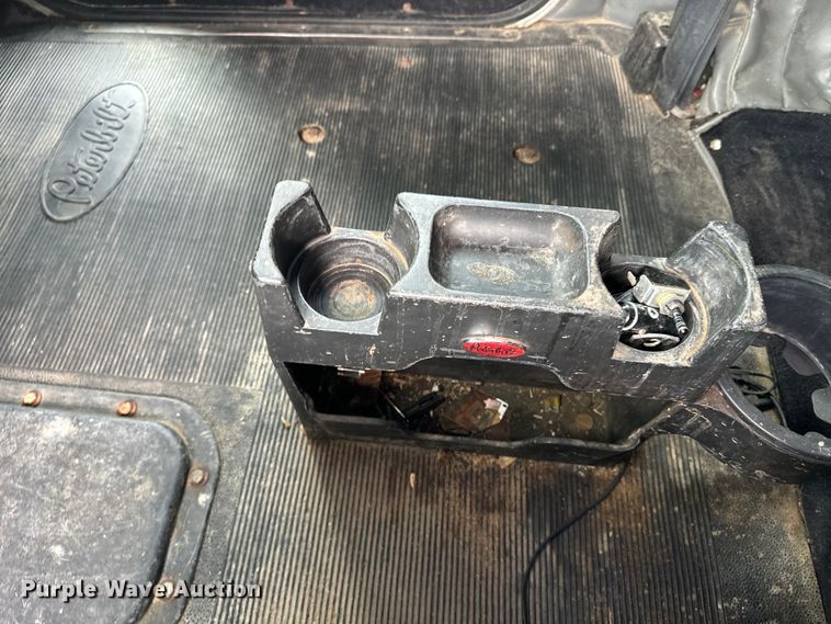 image for item EE7487 2001 Peterbilt 379 semi truck