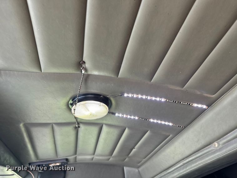 image for item EE7487 2001 Peterbilt 379 semi truck