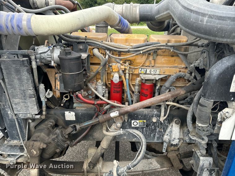 image for item EE7487 2001 Peterbilt 379 semi truck