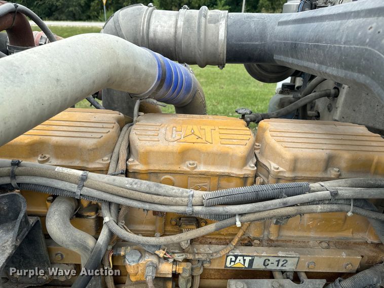 image for item EE7487 2001 Peterbilt 379 semi truck