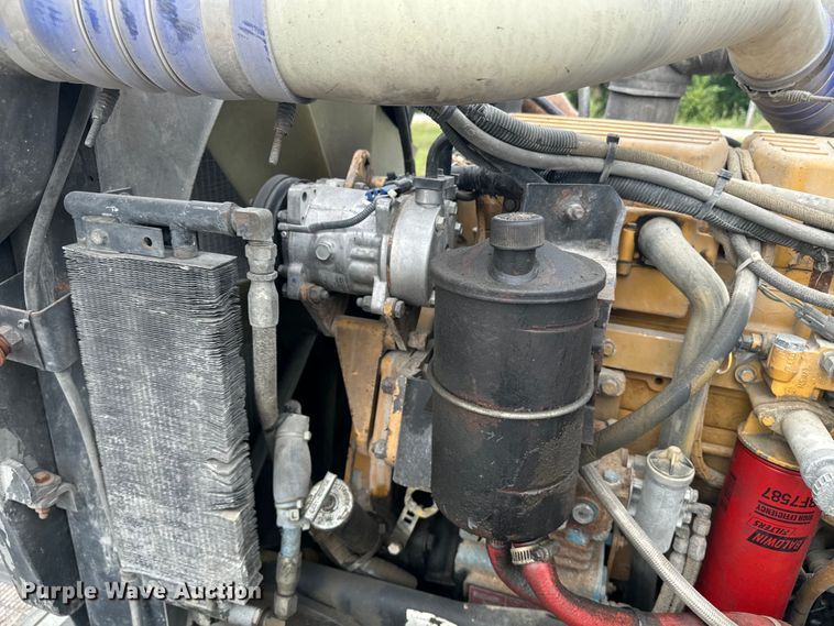 image for item EE7487 2001 Peterbilt 379 semi truck