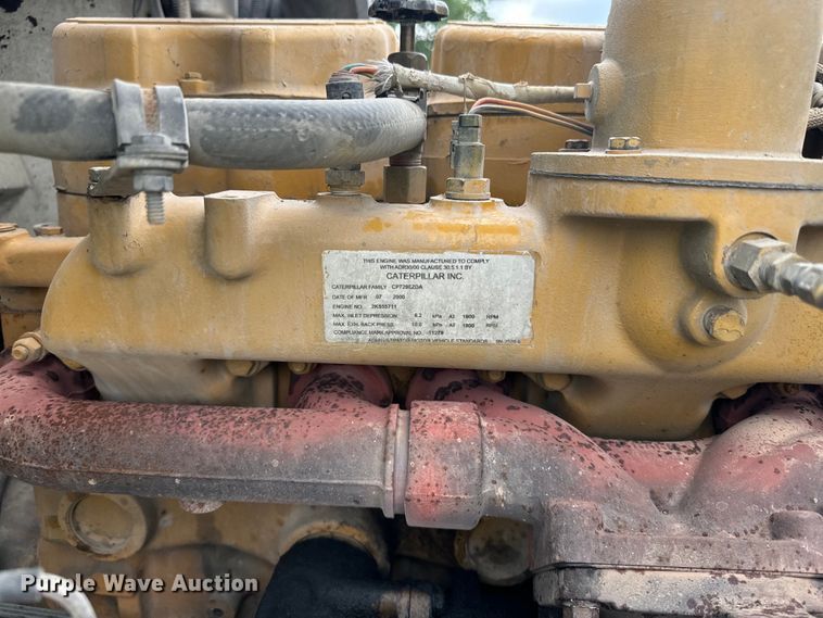 image for item EE7487 2001 Peterbilt 379 semi truck