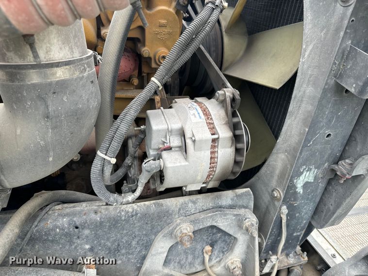 image for item EE7487 2001 Peterbilt 379 semi truck