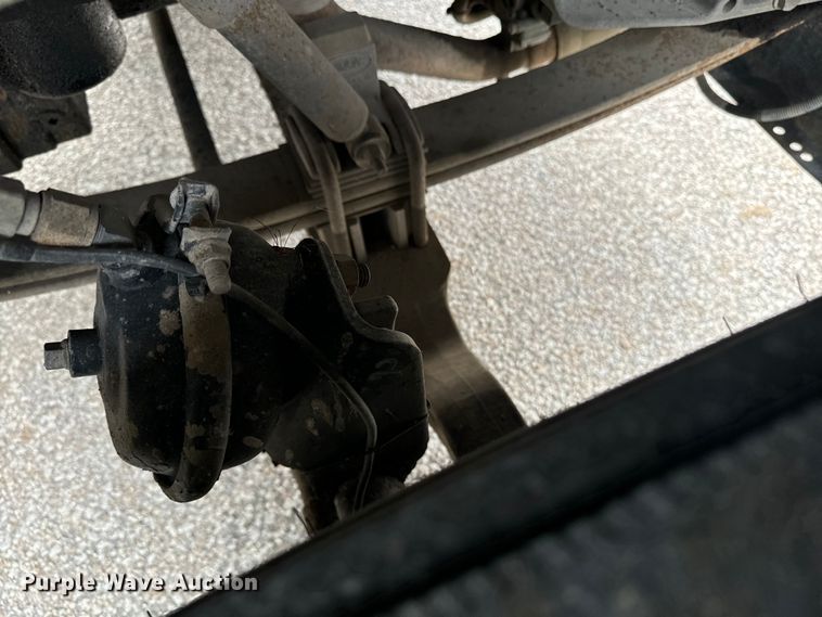 image for item EE7487 2001 Peterbilt 379 semi truck