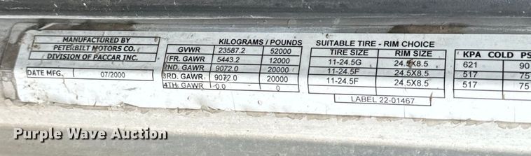 image for item EE7487 2001 Peterbilt 379 semi truck