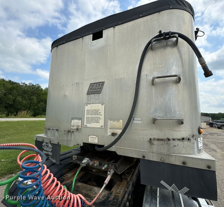 image for item EE7488 2000 East U28 end dump trailer
