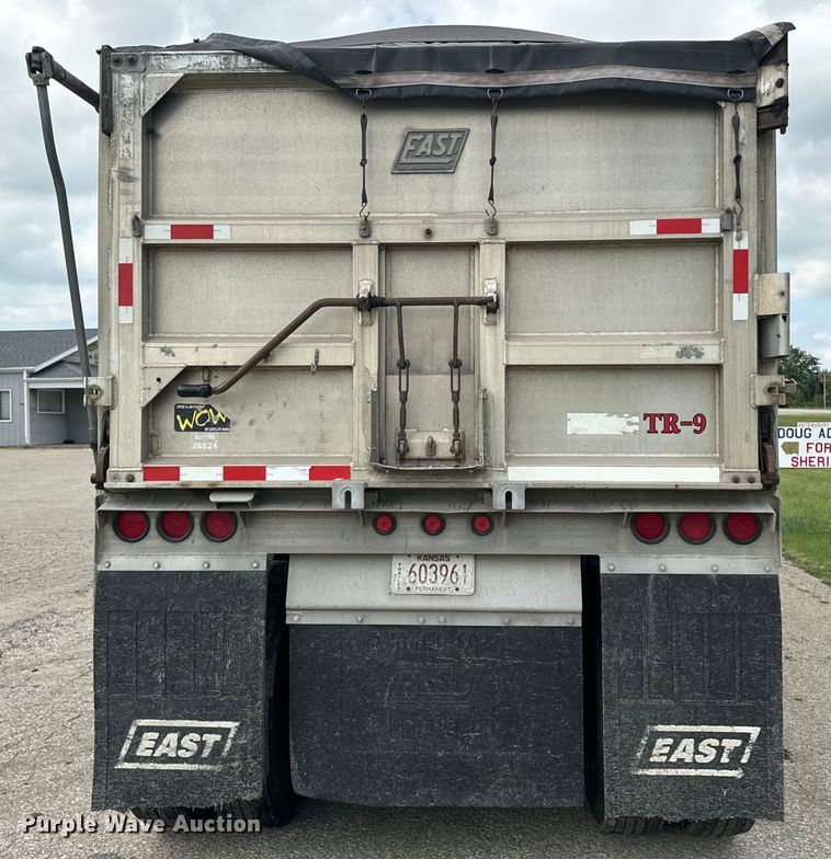 image for item EE7488 2000 East U28 end dump trailer