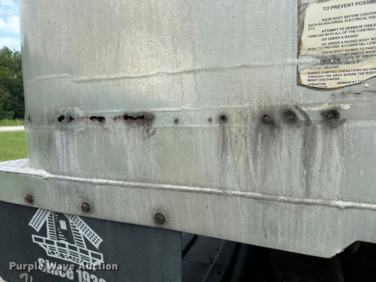 image for item EE7488 2000 East U28 end dump trailer