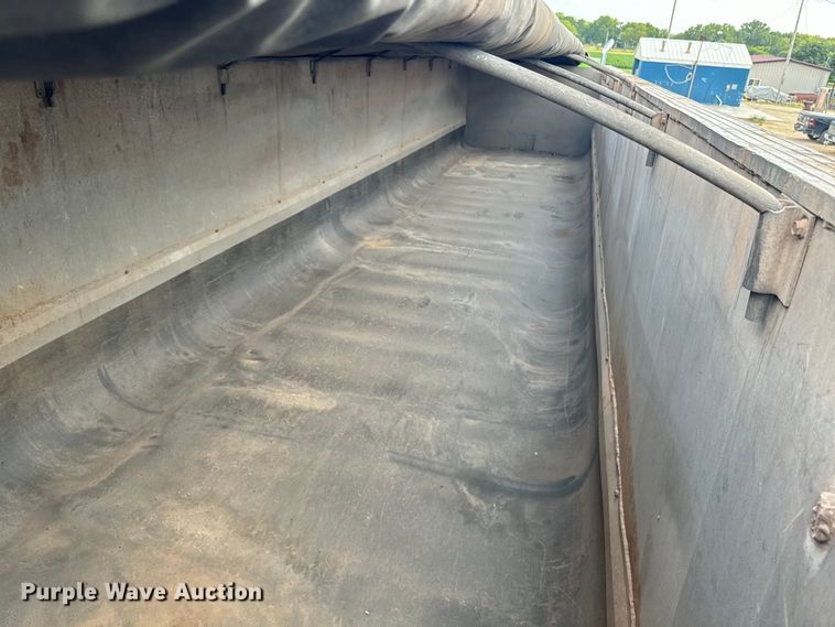 image for item EE7488 2000 East U28 end dump trailer