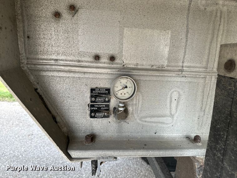 image for item EE7488 2000 East U28 end dump trailer