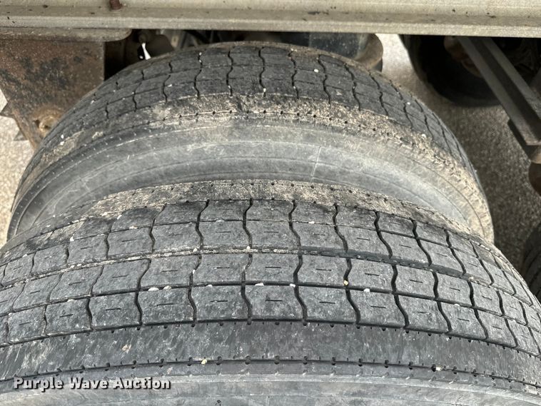 image for item EE7488 2000 East U28 end dump trailer