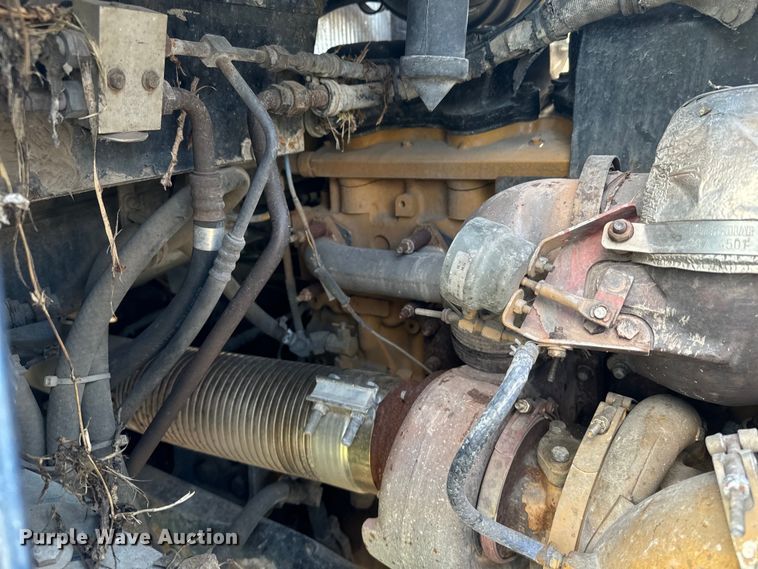 image for item EE7489 2004 Kenworth T800 semi truck