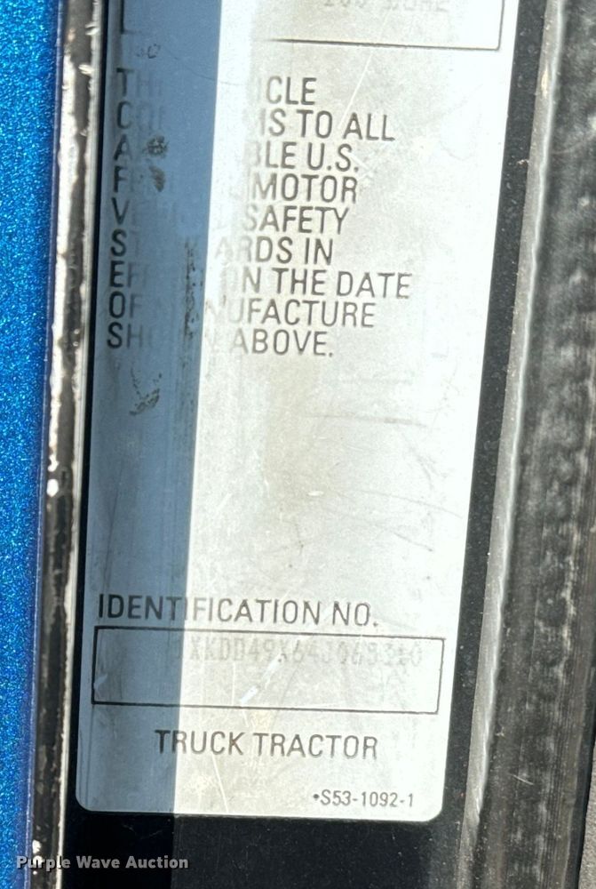 image for item EE7489 2004 Kenworth T800 semi truck