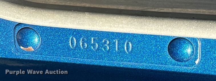 image for item EE7489 2004 Kenworth T800 semi truck