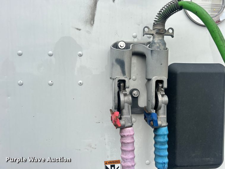 image for item EG0683 2019 Peterbilt  579 semi truck