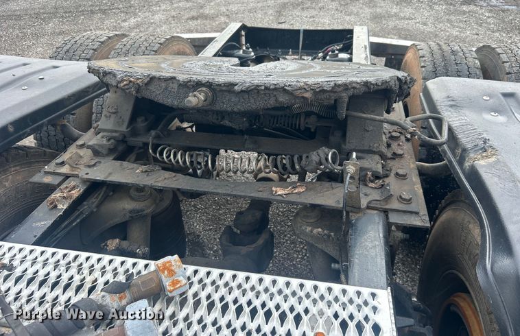 image for item EG0683 2019 Peterbilt  579 semi truck