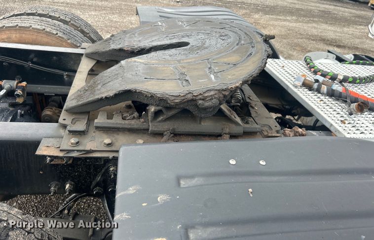 image for item EG0683 2019 Peterbilt  579 semi truck